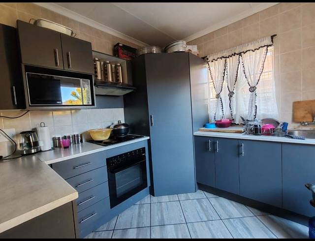 3 BEDROOM APARTMENT FOR SALE IN CLAREMONT